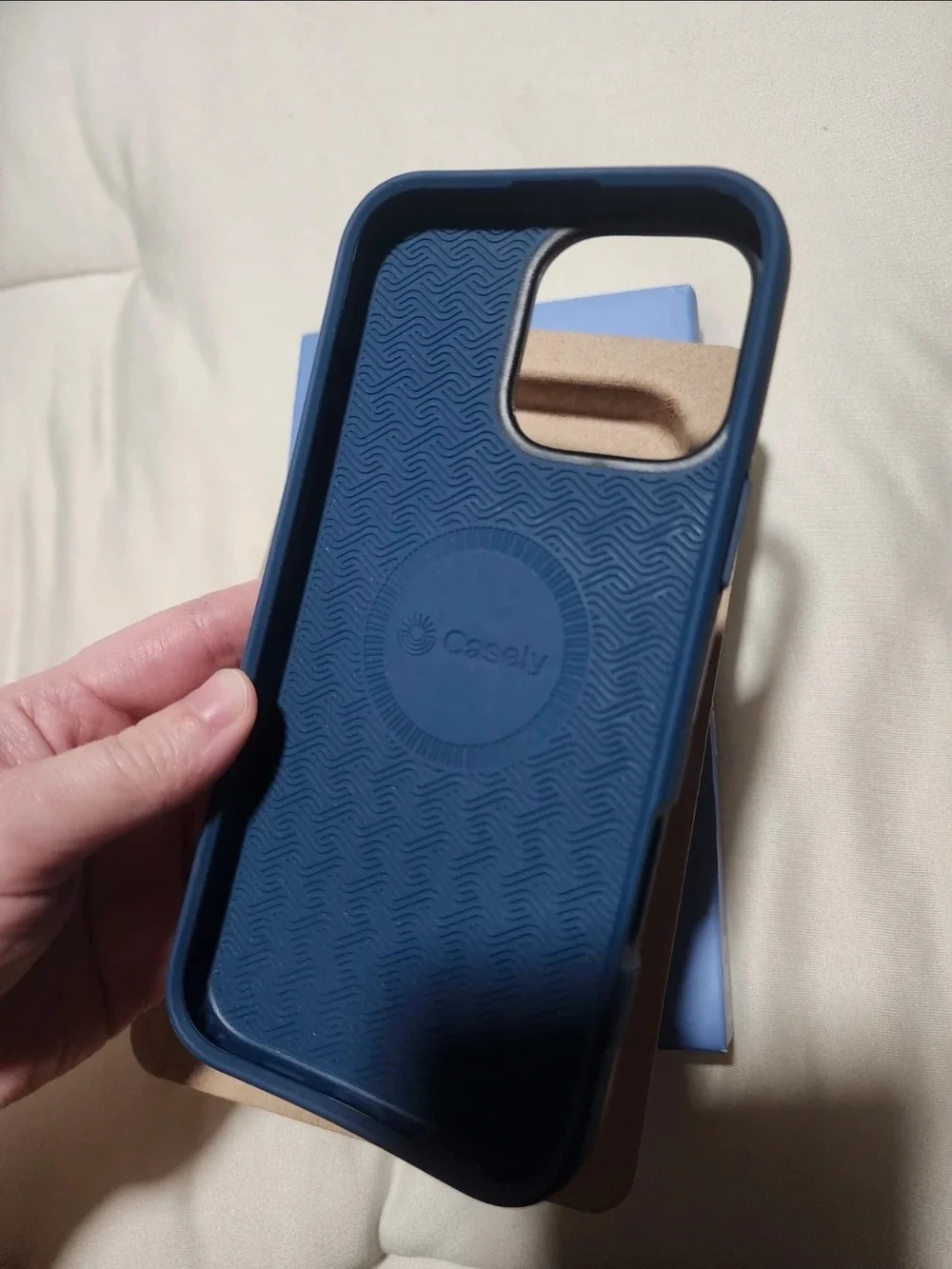 Casely iphone 16 pro max strawberry case